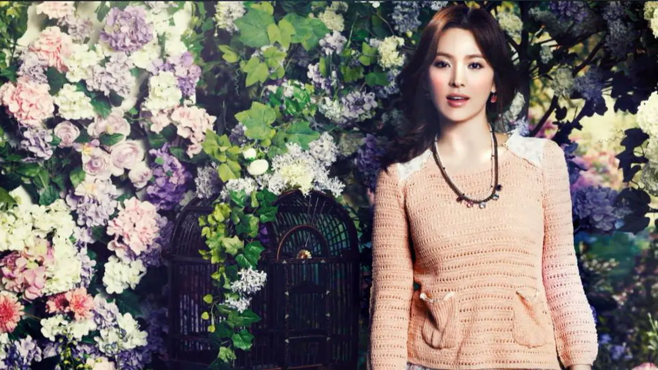 Song Hye Kyo Mulai Lirik Aktor Lebih Muda