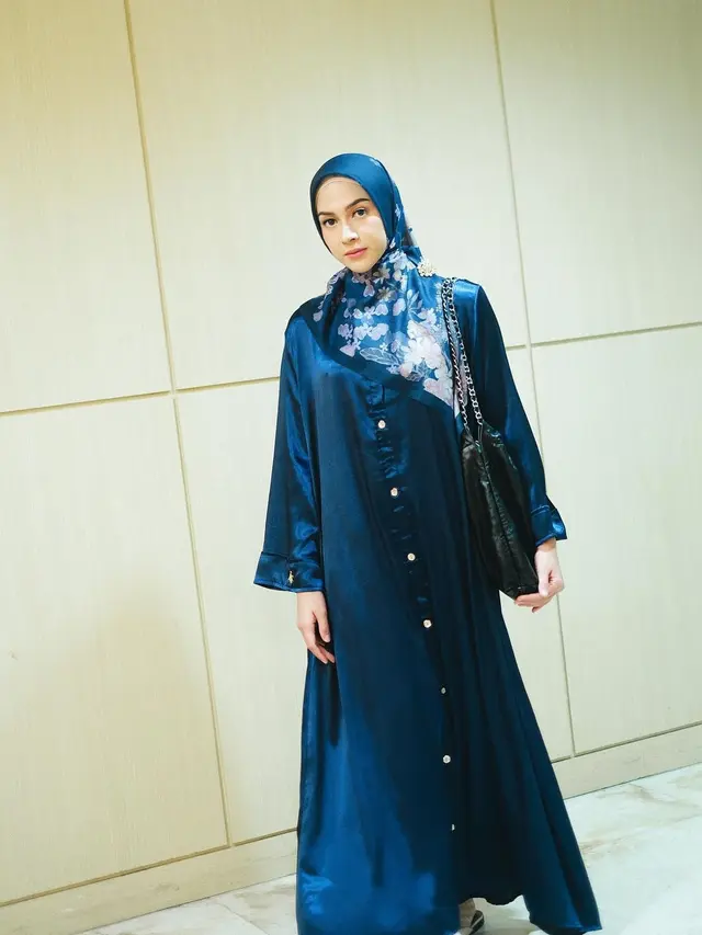 6 Gaya Hijab untuk Bukber dan Lebaran dari Fuji, Ayu Ting Ting, hingga Aaliyah Massaid