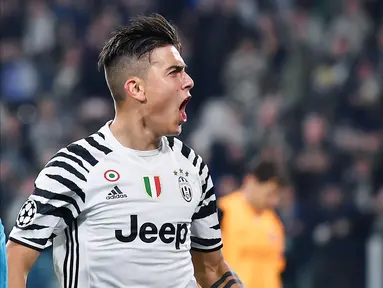 Penyerang Juventus, Paulo Dybala melakukan selebrasi usai mencetak gol ke gawang Porto pada leg kedua babak 16 besar Liga Champions di Stadion Juventus, Turin, Italia, (15/3). Juventus menang atas Porto dengan skor 1-0. (Alessandro Di Marco/ANSA via AP)