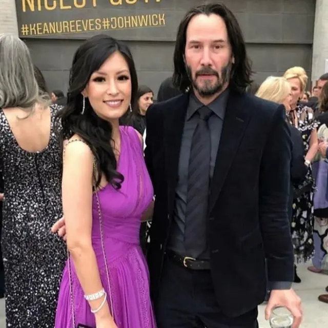 Keanu Reeves Tak Pernah Sentuh Wanita meski Sedang Foto Bareng