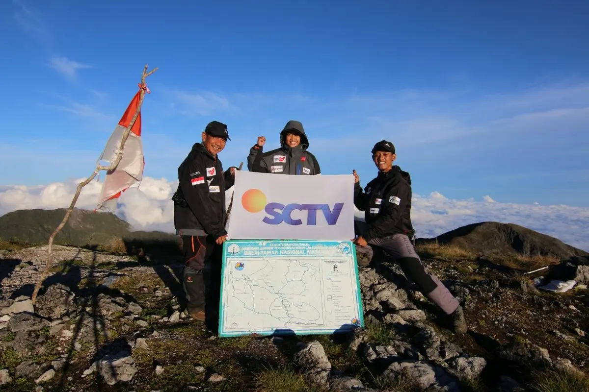 Tim 7 summits Indonesia in 100 days