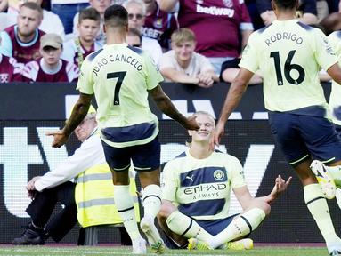Erling Haaland membayar tunai kepercayaan pelatih Manchester City Pep Guardiola saat menjadi starter di laga perdana Premier League melawan West Ham United. (AP/Frank Augstein)