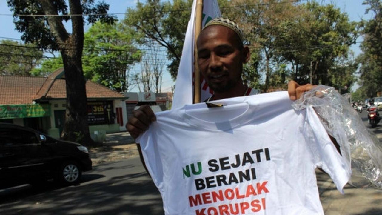 Suarakan antikorupsi, simpatisan NU ini jalan kaki Malang-Jombang