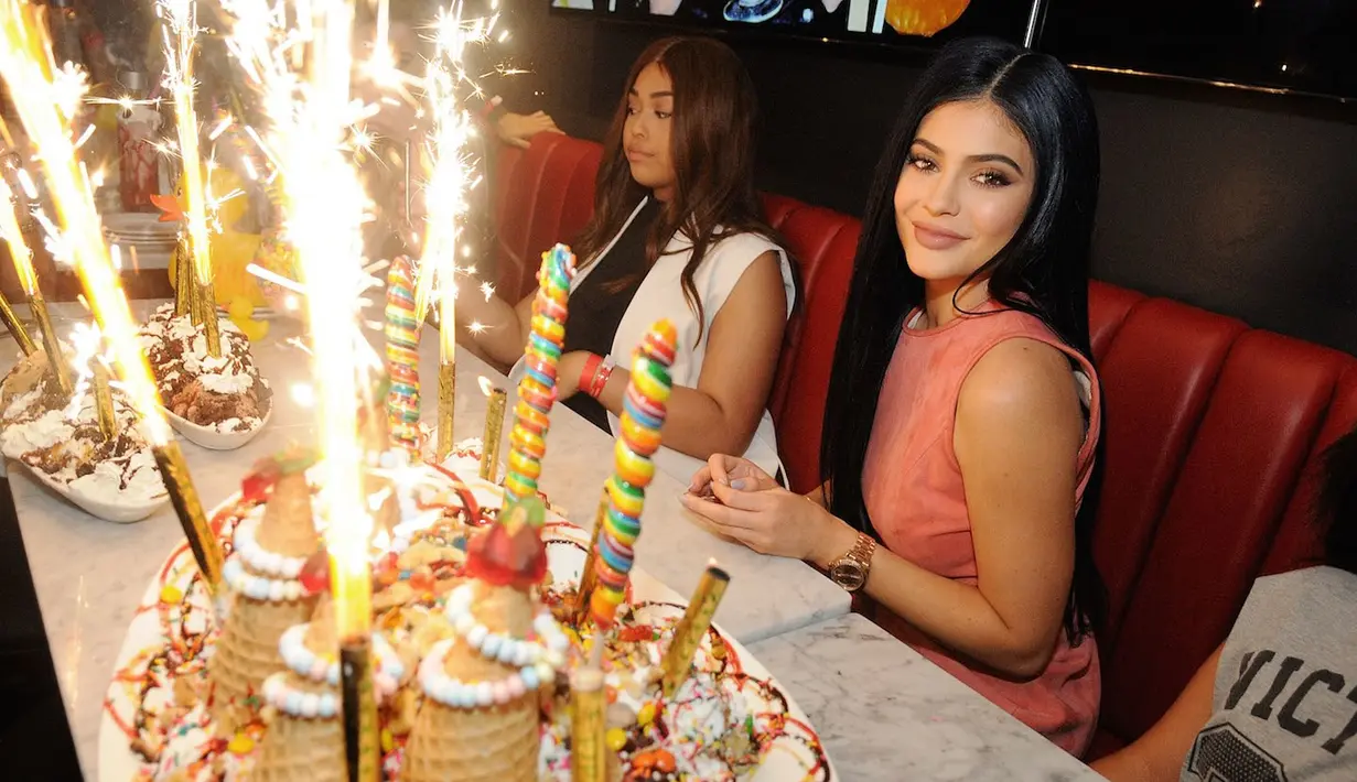 Kylie Jenner sudah bahagia dengan hidupnya saat ini dan ingin melanjutkan tanpa harus memikirkan masa lalu di hari ulang tahunnya. (Vanity Fair)
