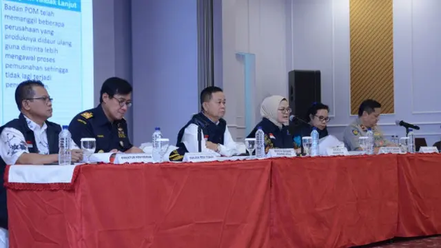 Operasi lintas sektor yang dikoordinator oleh BPOM menyita produk pangan segar dan olahan yang ilegal dan tidak aman senilai puluhan miliaran rupiah. (Foto: Humas BPOM)