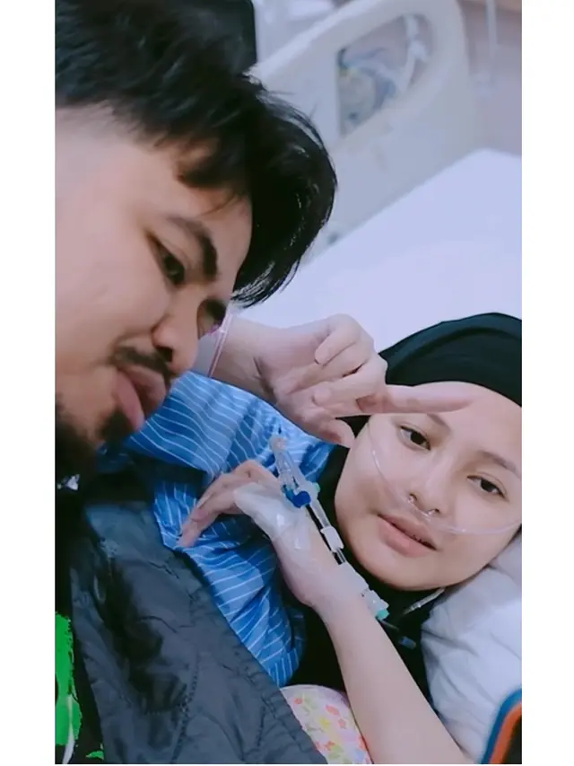 6 Potret Detik-Detik Istri Rigen Melahirkan Anak Ketiga, Penuh Perjuangan