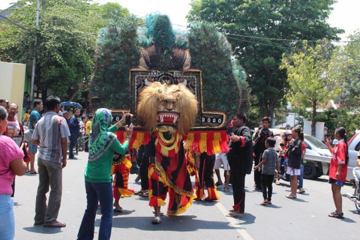 Kirab pusaka meriahkan penyambutan 1 Suro di Kediri