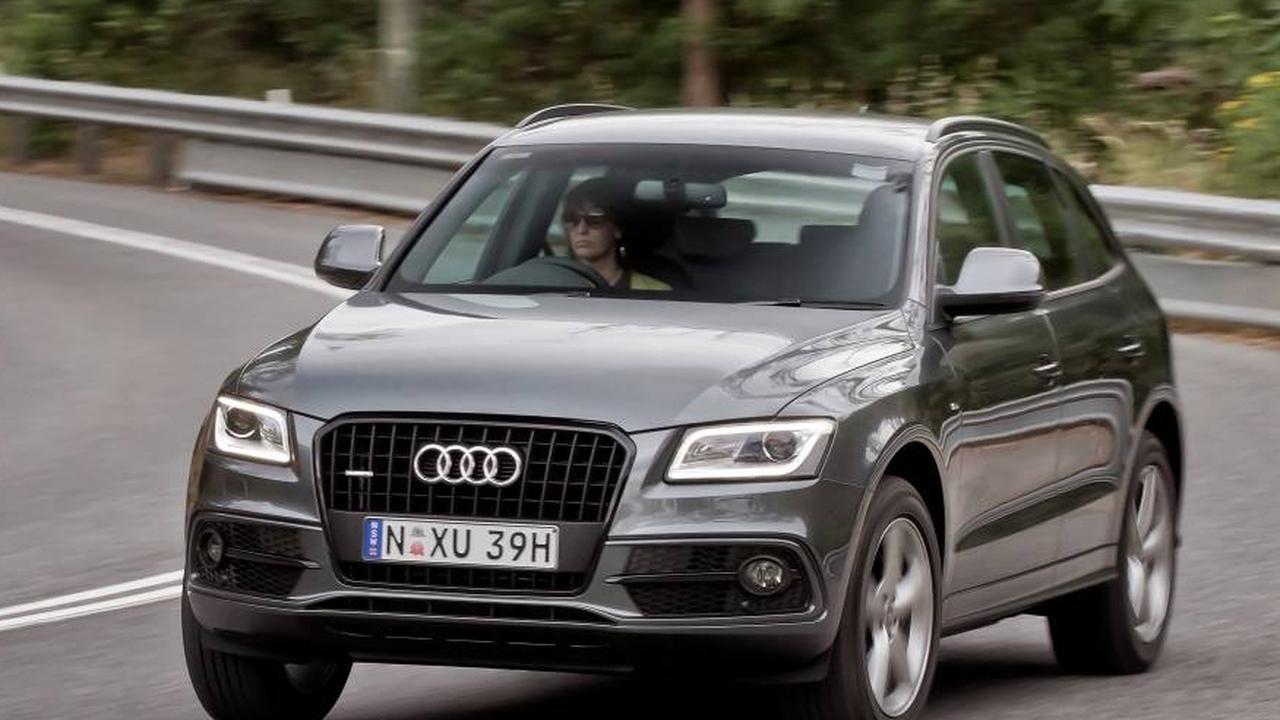 Putri Pentolan Aerosmith Kencani Audi Q5