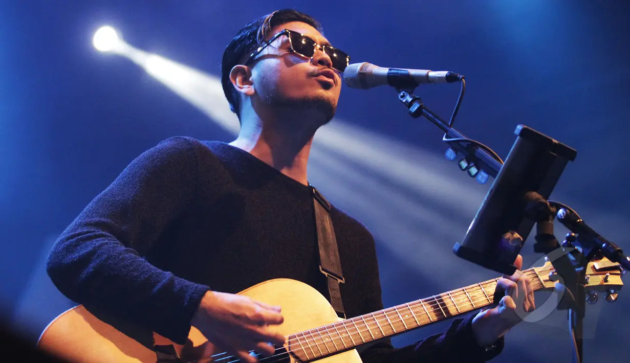 Penampilan Petra Sihombing saat memeriahkan hari terakhir acara Jakarta International Java Jazz Festival 2015 di JIExpo Kemayoran, Jakarta, Minggu (8/3/2015). (Liputan6.com/Faizal Fanani)