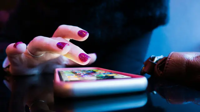 Ilustrasi Main Media Sosial/Photo by Rob Hampson on Unsplash