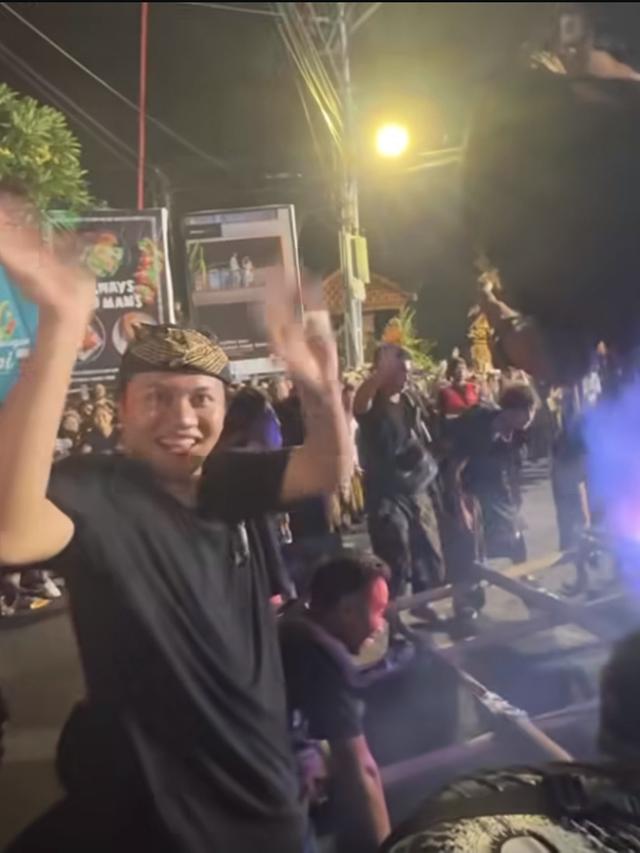 Rizky Febian dan Mahalini Rayakan Nyepi