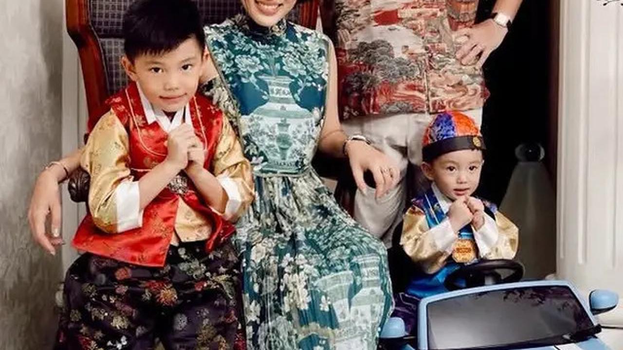 8 Tampilan Menggemaskan Anak Artis Kenakan Baju Tradisional China saat Imlek 2025, Anak Cut Meyriska hingga Marisa Nasution