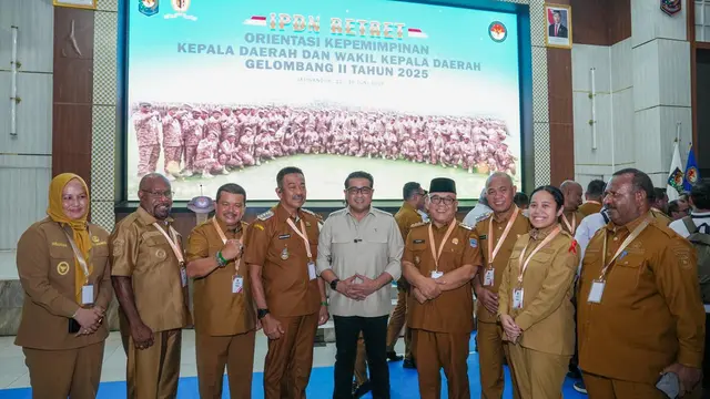 Menteri Ekonomi Kreatif, Teuku Riefky Harsya, memberikan pembekalan pada Agenda Orientasi Kepemimpinan (Retret Gelombang II) di IPDN Jatinangor, Jawa Barat, Selasa, 24 Juni 2025.