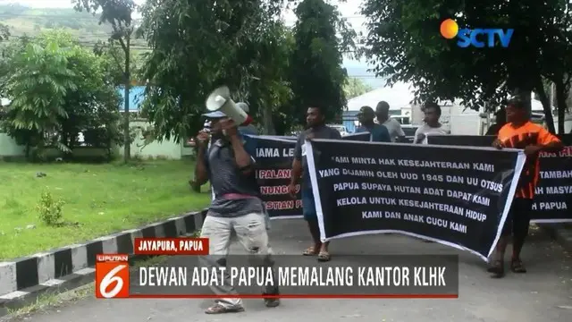 Dewan Adat Papua demo di kantor Kementerian Lingkungan Hidup dan Kehutanan desak pimpinan tindak lanjuti putusan MK tentang hutan adat.