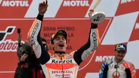 Pembalap Repsol Honda, Marc Marquez, berhasil meraih podium juara di MotoGP Valencia yang berlangsung di Sirkuit Ricardo Tormo, Minggu (17/11/2019) malam WIB. (AFP/PIERRE-PHILIPPE MARCOU)