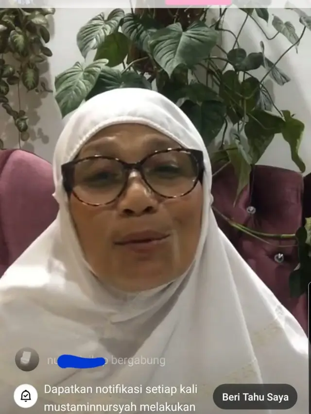 Nursyah ibunda Indah Permatasari menggelar siaran langsung di Instagram. (Foto: Dok. Instagram @mustaminnursyah)