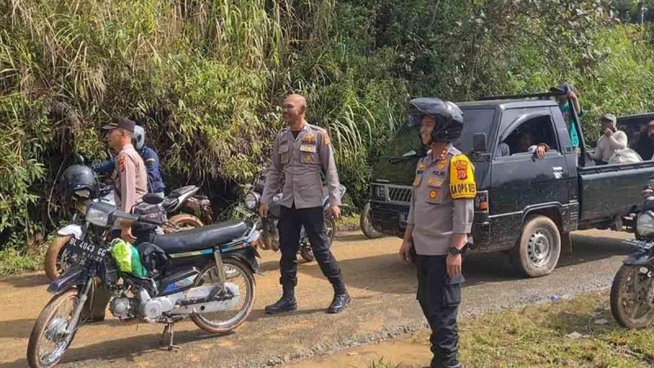 Polres Aceh Tengah Kawal Penyaluran Bantuan 26 Ton Beras ke Desa Terisolir