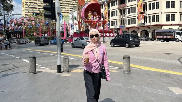 Cara styling loose pants ala Tsana Rintik Sedu