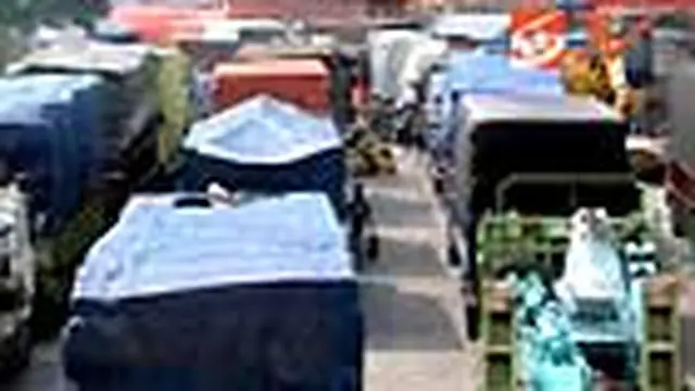 Jalan ke Pelabuhan Merak Masih Macet Parah