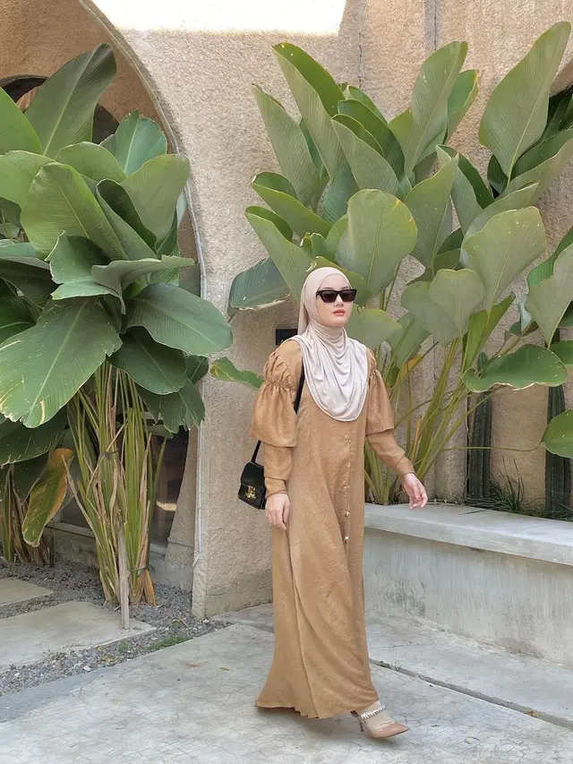 Model Baju Gamis Polos Terbaru untuk Lebaran 2024, Inspirasi dari Revalina S Temat hingga Shireen Sungkar