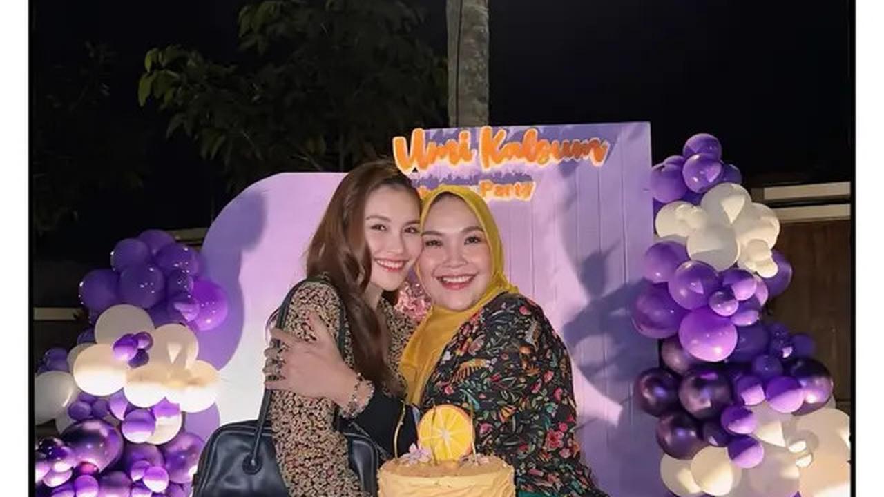 5 Potret Pesta Ultah Ibunda Ayu Ting Ting, Suprise Manis dari Keluarga Tercinta