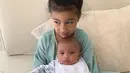 Kim Kardashian juga memposting foto North West memeluk mesra adik kecilnya Psalm West yang sekarang berusia tiga bulan. (Liputan6.com/IG/@kimkardashian)