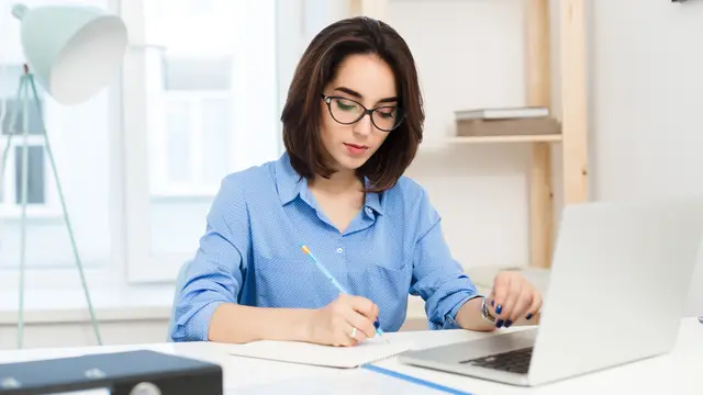 Tenang Tapi Tetap Produktif, Ini Deretan Profesi Ideal untuk Kamu Si Introvert - Cover