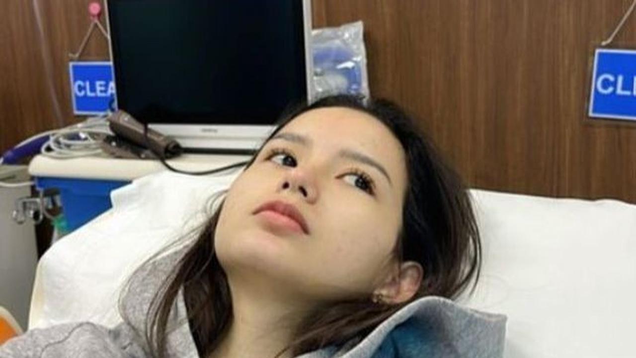 Azriel Hermansyah Setia Menemani, 8 Foto Terbaru Sarah Menzel Usai Dilarikan Ke Rumah Sakit