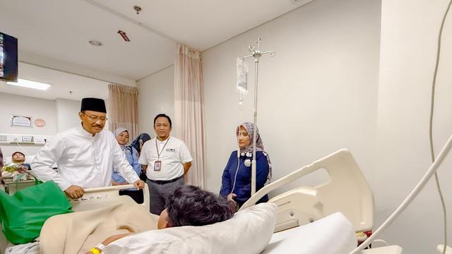 Mensos jenguk korban ledakan di SMAN 72