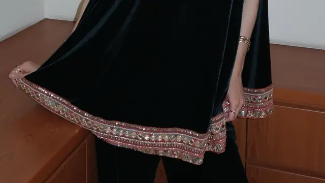 Cinta Laura Tampil Memikat dengan Glam Look Sentuhan Middle Eastern, Makeup-nya Tajam tapi Tetap Elegan