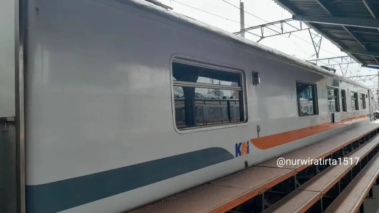 Kereta Argo Parahyangan @nurwiratirta1517