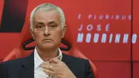 Jose Mourinho saat diperkenalkan sebagai pelatih Benfica.&nbsp;(AP Photo/Ana Brigida)