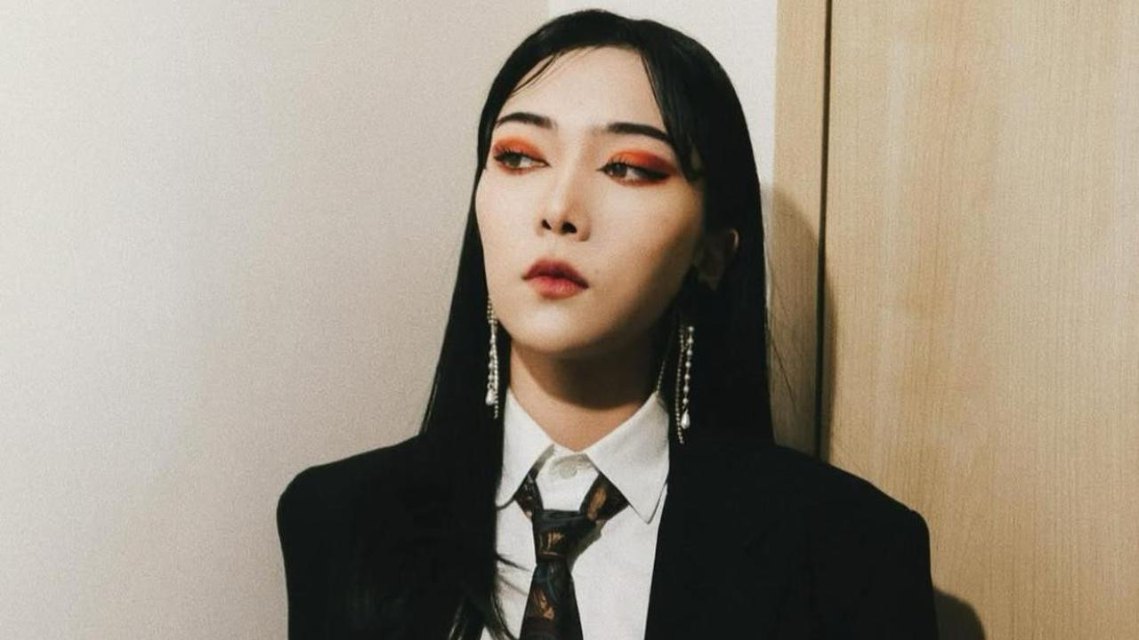 5 Potret Isyana Sarasvati Tampil Nyentrik dengan Gaya Gothic yang Elegan dan Memesona