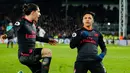 Gaya Alexis Sanchez (kanan) saat merayakan gol kedua untuk Arsenal saat melawan Crystal Palace dalam pertandingan Liga Inggris di stadion Selhurst Park di London (28/12). Dalam pertandingan ini Alexis Sanchez menyumbang dua gol. (AP Photo/Alastair Grant)
