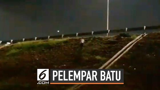 VIDEO: Tertangkap Kamera, Aksi Pelempar Batu di Tol Depok
