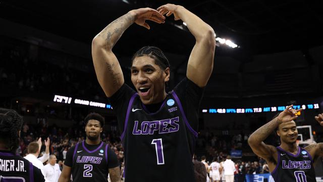 Foto: Momen Suka Cita Derrick Michael dan Skuad Grand Canyon Antelopes usai Cetak Sejarah di NCAA