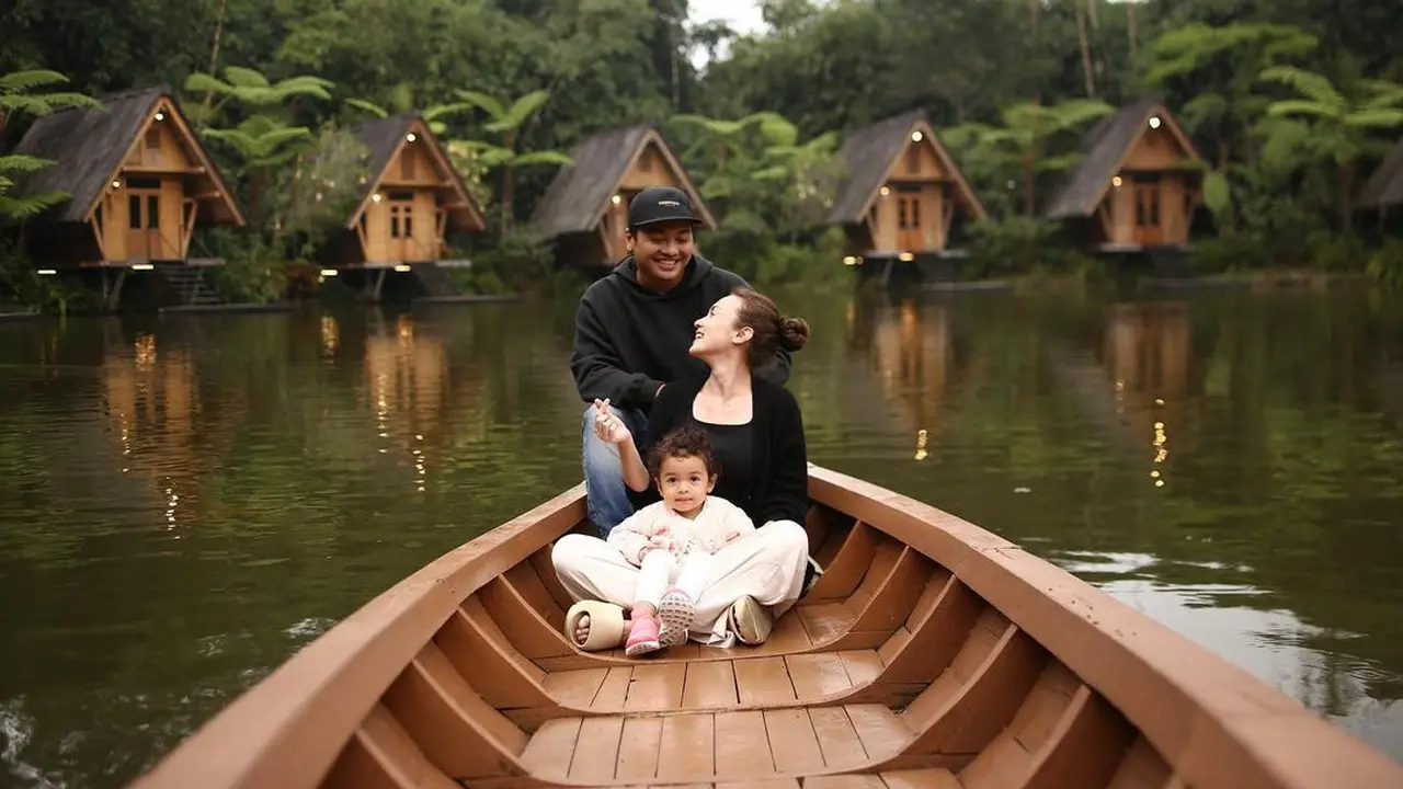Rianti Cartwright dan suami Cassanova Alfonso