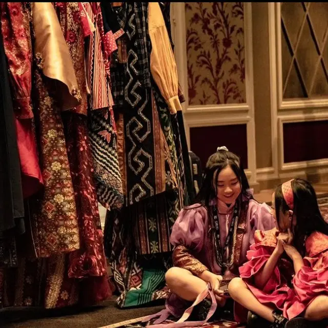 Chatrine Liu menunjukkan prestasi yang luar biasa di Front Row Paris 2023.