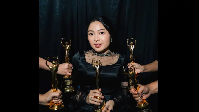 Potret Bernadya Borong Piala AMI Awards