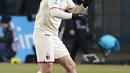 Bek AC Milan, Alessandro Florenzi berselebrasi usai mencetak gol ke gawang Empoli pada pertandingan Liga Serie A Italia di Stadion Carlo Castellani di Empoli, Italia, Kamis (23/12/2021). Kemenangan ini membuat AC Milan berada di posisi kedua klasemen dengan 42 poin. (Marco Bucco/LaPresse via AP)
