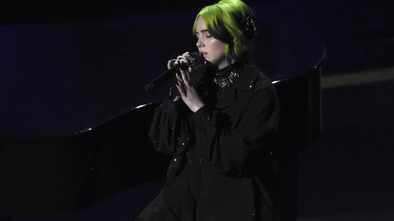 Billie Eilish dalam Piala Oscar 2020  (AP Photo/Chris Pizzello)