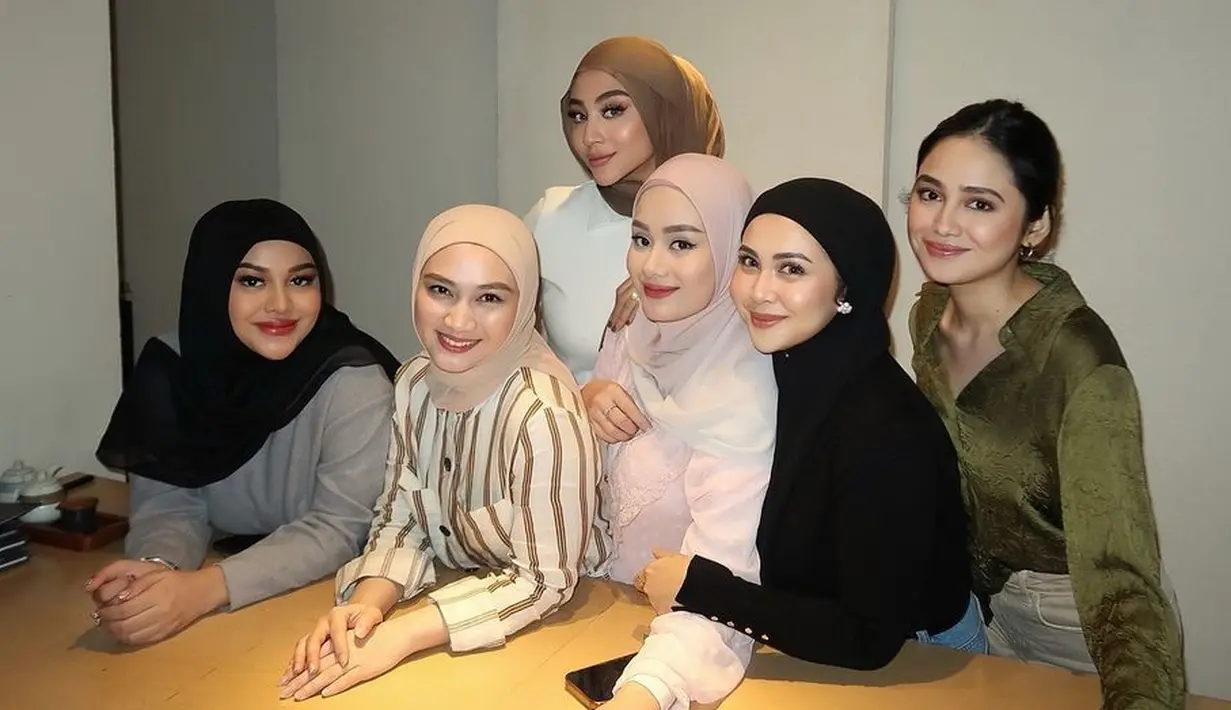 <p>Para anggota geng Mamayu yang berhijab memiliki gaya hijab masing-masing yang bisa menjadi inspirasi. [@aurelie.hermansyah]</p>