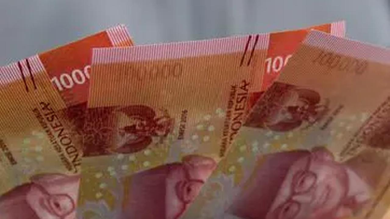 Perusahaan sempat jatuh pada tahun 1998. Awalnya dia berpikir untuk menutup bisnisnya dan pindah ke Jepang. Tetapi dia pun berpikir lagi bahwa dirinya tak boleh lari dari tanggung jawab.