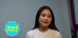 Saat mendengar fansnya meninggal dunia, Prilly Latuconsina kunjungi rumah duka.