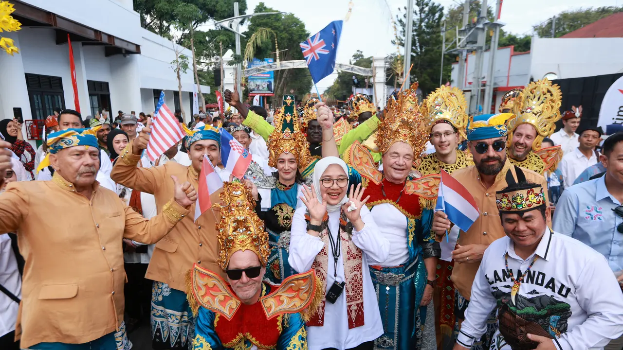 Puluhan Wisatawan Mancanegara Ikut Tampil di Banyuwangi Ethno Carnival 2026, Ruang Interaksi Budaya Dunia