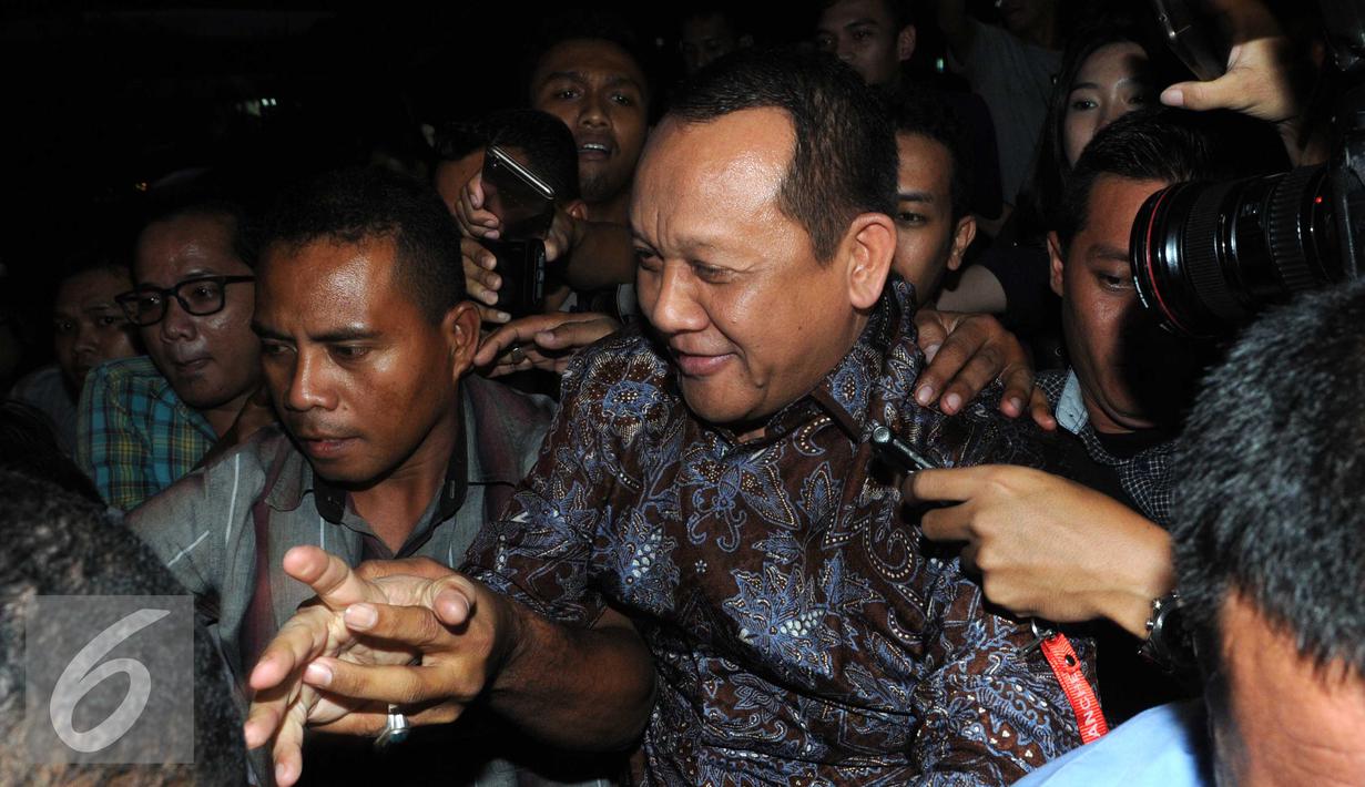 Sekretaris Mahkamah Agung (MA) Nurhadi usai diperiksa KPK dalam kasus dugaan suap penanganan Peninjauan Kembali (PK) pada Pengadilan Negeri Jakarta Pusat di Kpk, Jakarta, Jumat (3/6). (Liputan6.com/Helmi Afandi)