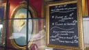 Restoran yang terletak di Rue de L’Ancienne Comedie ini berdiri sudah sejak tahun 1686. (Bola.com/Vitalis Yogi Trisna)