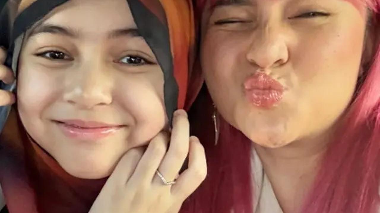 Model Warna Rambut Marshanda di 2025, Inspirasi Gaya Tampil Beda dan Percaya Diri