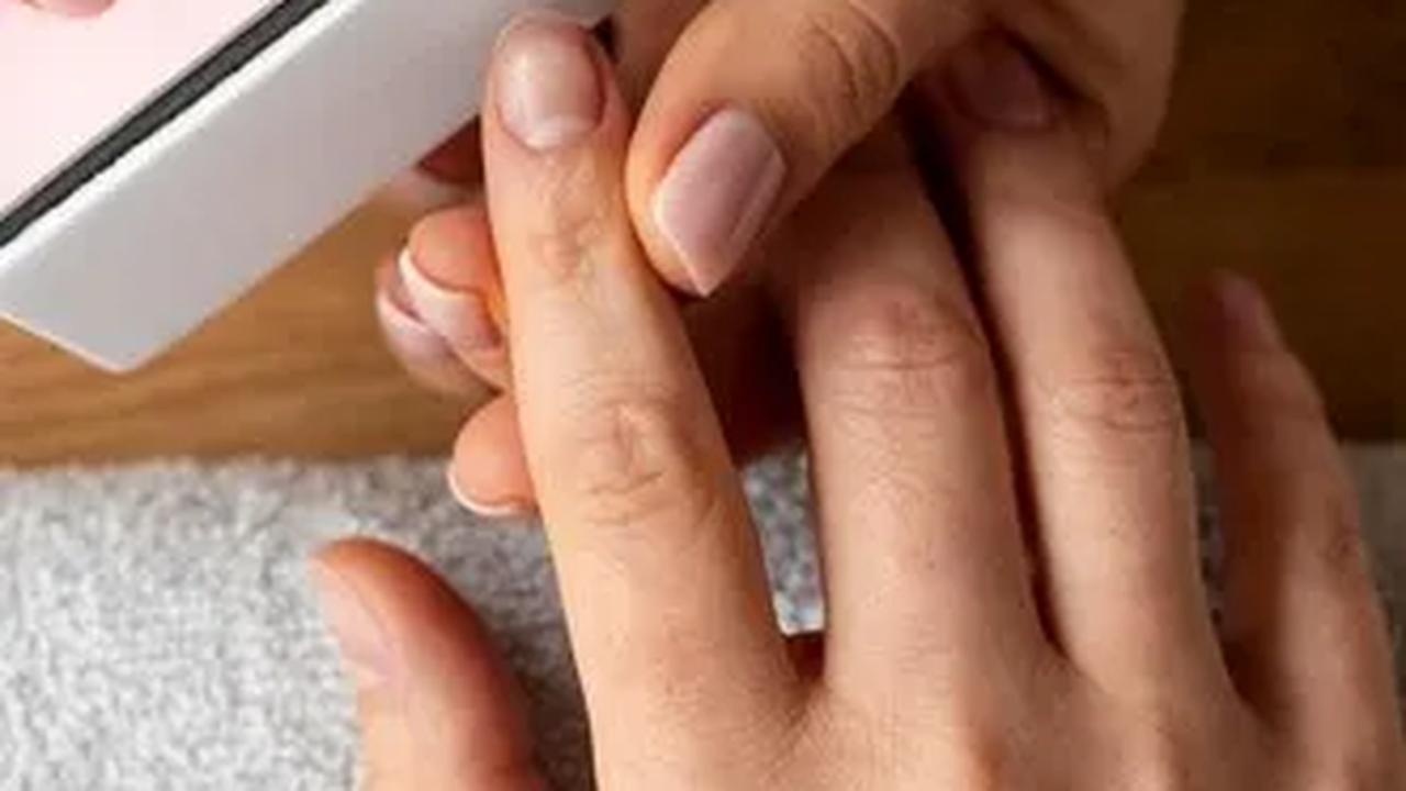 Tips Aman untuk Manicure dan Pedicure di Salon