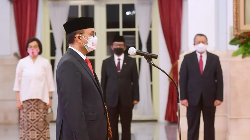 Presiden Joko Widodo (Jokowi) menyaksikan pengucapan sumpah jabatan Ivan Yustiavandana sebagai Kepala Pusat Pelaporan dan Analisis Transaksi Keuangan (PPATK) Masa Jabatan Tahun 2021-2026. Foto: (Muchlis Jr - Biro Pers Sekretariat Presiden)